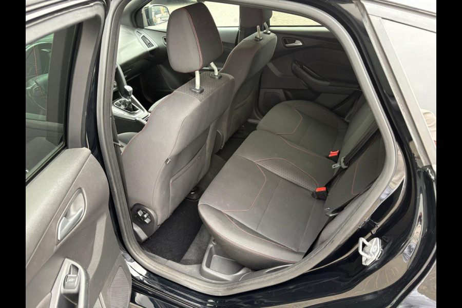 Ford Focus 125PK EcoB. ST-Line Trekhaak/Camera/Carplay-android/Navigatie/Cruise-control