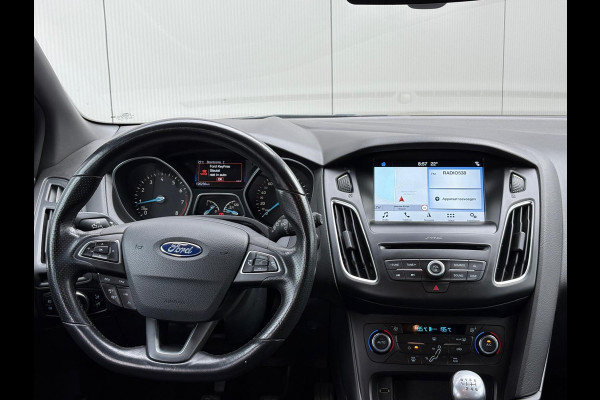 Ford Focus 125PK EcoB. ST-Line Trekhaak/Camera/Carplay-android/Navigatie/Cruise-control