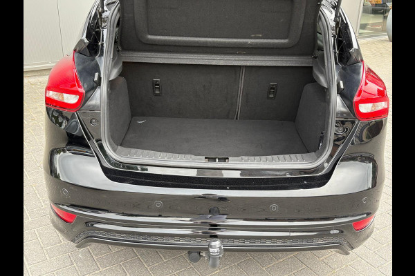 Ford Focus 125PK EcoB. ST-Line Trekhaak/Camera/Carplay-android/Navigatie/Cruise-control