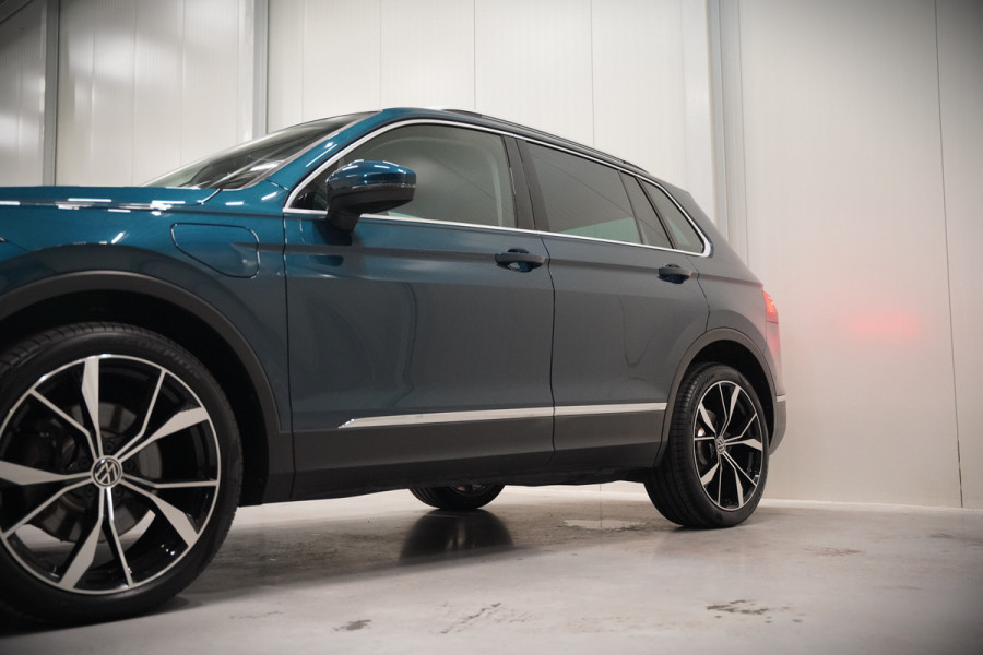 Volkswagen Tiguan 1.4 TSI eHybrid Elegance Business | Stoelverwarming | Stuurverwarming | iQ Light | Adaptive Cruise Control | Trekhaak | Apple Carplay | Navigatie | Camera | SOH 84%