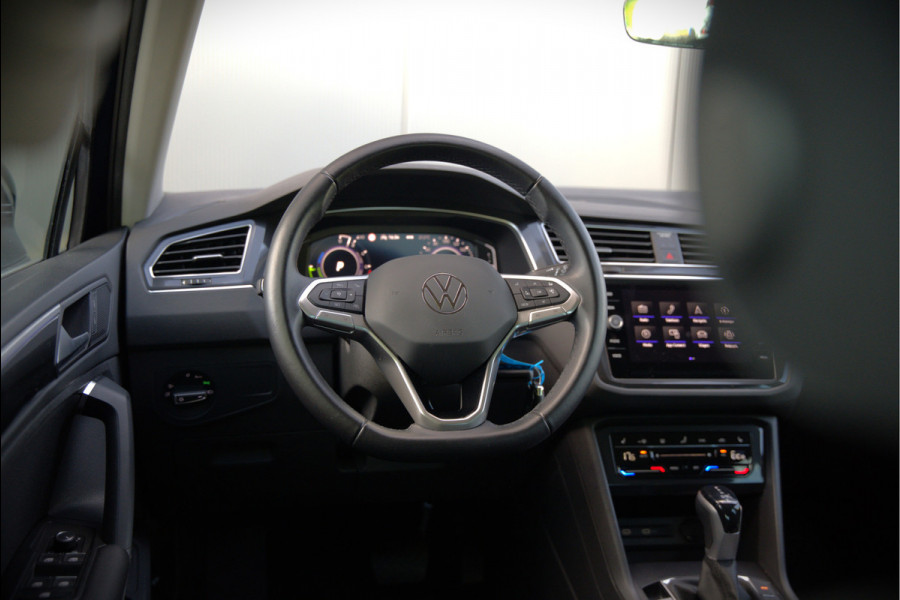 Volkswagen Tiguan 1.4 TSI eHybrid Elegance Business | Stoelverwarming | Stuurverwarming | iQ Light | Adaptive Cruise Control | Trekhaak | Apple Carplay | Navigatie | Camera | SOH 84%