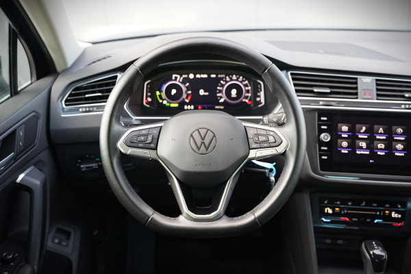 Volkswagen Tiguan 1.4 TSI eHybrid Elegance Business | Stoelverwarming | Stuurverwarming | iQ Light | Adaptive Cruise Control | Trekhaak | Apple Carplay | Navigatie | Camera | SOH 84%