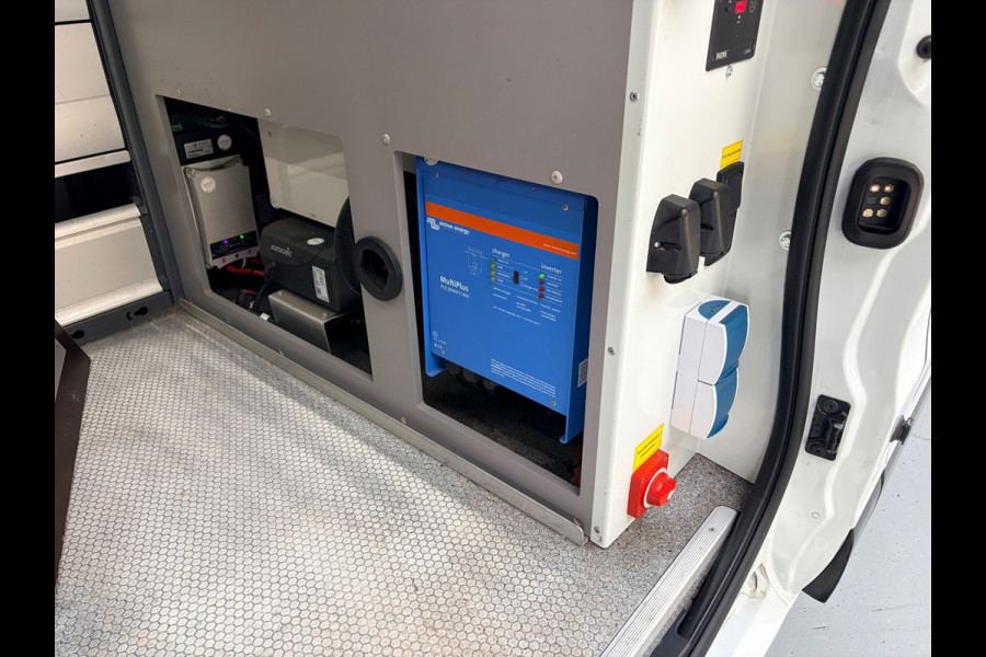Renault Trafic Servicewagen 1.6 dCi euro6 T27 L1H1 Comfort Bott inrichting Victron v230 Standkachel Trekhaak RIJKLAARPRIJS!