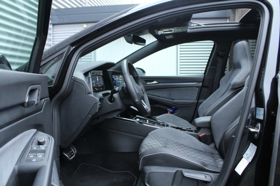 Volkswagen Golf Variant 1.5 eTSI 150pk R-Line DSG7 Panoramadak Trekhaak NL-Auto NAP