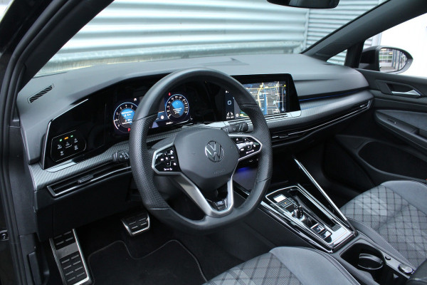 Volkswagen Golf Variant 1.5 eTSI 150pk R-Line DSG7 Panoramadak Trekhaak NL-Auto NAP