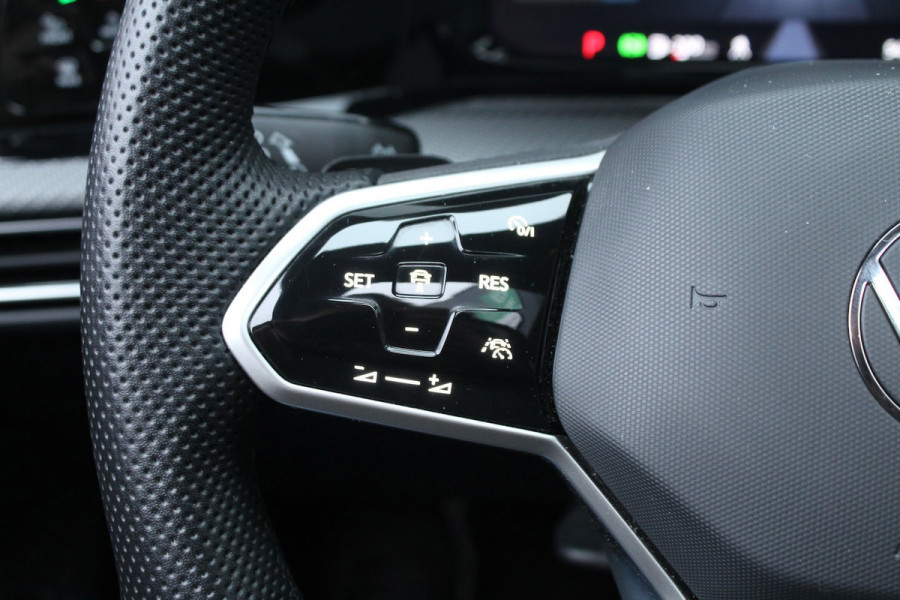 Volkswagen Golf Variant 1.5 eTSI 150pk R-Line DSG7 Panoramadak Trekhaak NL-Auto NAP