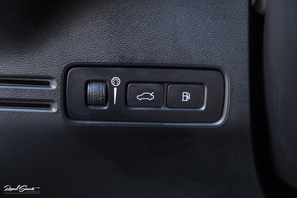 Volvo XC40 1.5 T4 Recharge Inscription Expression | Panorama dak | Adaptieve cruise | Blis | Harman Kardon |