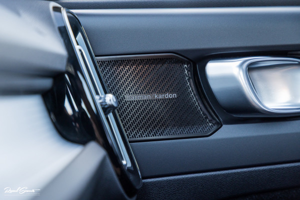 Volvo XC40 1.5 T4 Recharge Inscription Expression | Panorama dak | Adaptieve cruise | Blis | Harman Kardon |