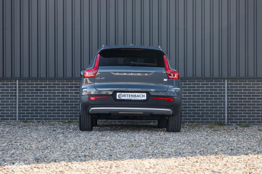 Volvo XC40 1.5 T4 Recharge Inscription Expression | Panorama dak | Adaptieve cruise | Blis | Harman Kardon |