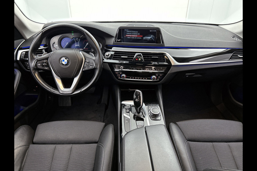 BMW 5 Serie 530e iPerformance High Executive(Dealer OnderH, Camera, StoelV, SfeerV, Navi, Etc)