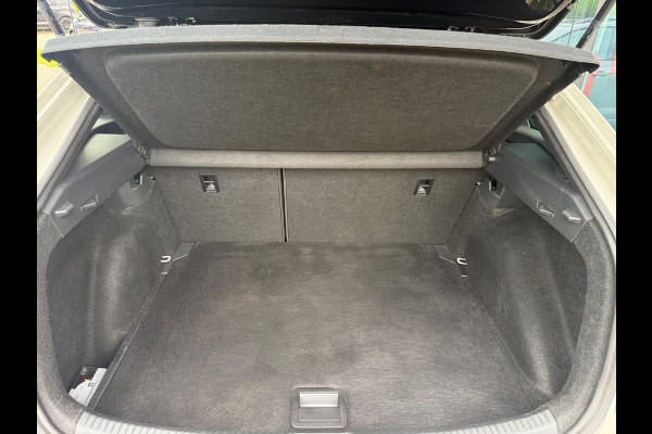 Volkswagen Taigo 1.0 TSI R-Line - Automaat - Navi - Camera - LED - Climate - Org.nl