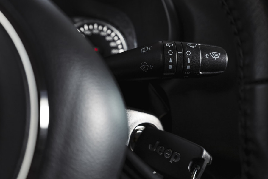 Jeep Renegade 1.6 E-Torq Night Eagle II 111PK | Cruise | PDC | NAV | ECC | DAB | LM 18" |