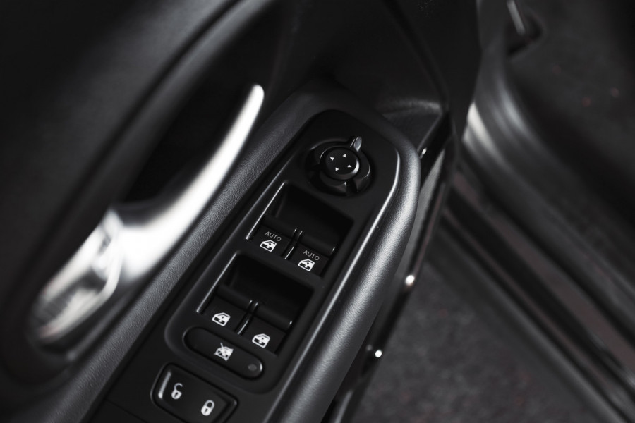 Jeep Renegade 1.6 E-Torq Night Eagle II 111PK | Cruise | PDC | NAV | ECC | DAB | LM 18" |