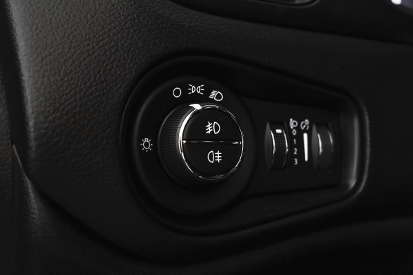 Jeep Renegade 1.6 E-Torq Night Eagle II 111PK | Cruise | PDC | NAV | ECC | DAB | LM 18" |