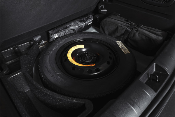 Jeep Renegade 1.6 E-Torq Night Eagle II 111PK | Cruise | PDC | NAV | ECC | DAB | LM 18" |