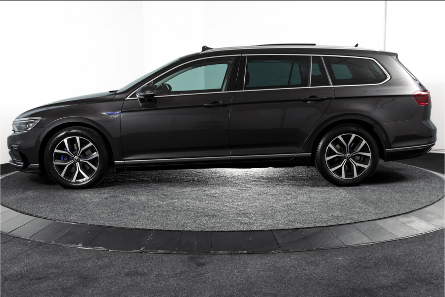 Volkswagen Passat Variant 1.4 TSI PHEV GTE Business Automaat | S/K-Panodak | Adapt. Cruise | Stoel-+Stuurverw. | PDC | 360 Camera | NAV + App. Connect | ECC | Elek. Trekhaak | Elek. Klep | LM 17" |