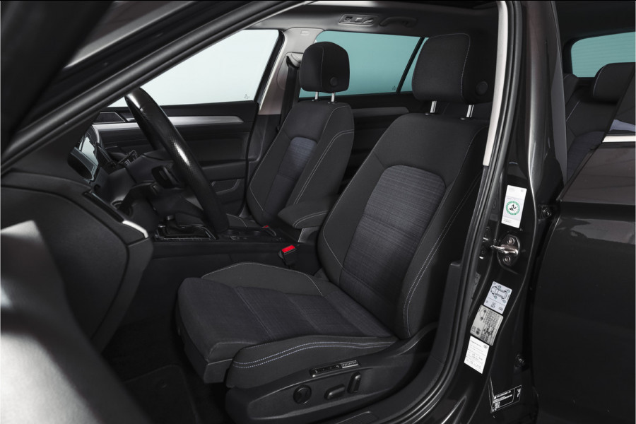 Volkswagen Passat Variant 1.4 TSI PHEV GTE Business Automaat | S/K-Panodak | Adapt. Cruise | Stoel-+Stuurverw. | PDC | 360 Camera | NAV + App. Connect | ECC | Elek. Trekhaak | Elek. Klep | LM 17" |