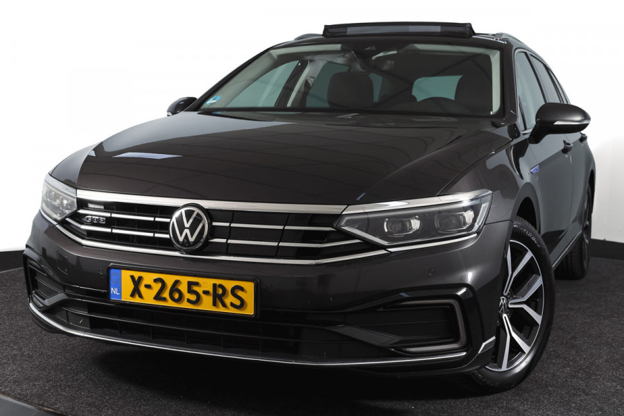 Volkswagen Passat Variant 1.4 TSI PHEV GTE Business Automaat | S/K-Panodak | Adapt. Cruise | Stoel-+Stuurverw. | PDC | 360 Camera | NAV + App. Connect | ECC | Elek. Trekhaak | Elek. Klep | LM 17" |