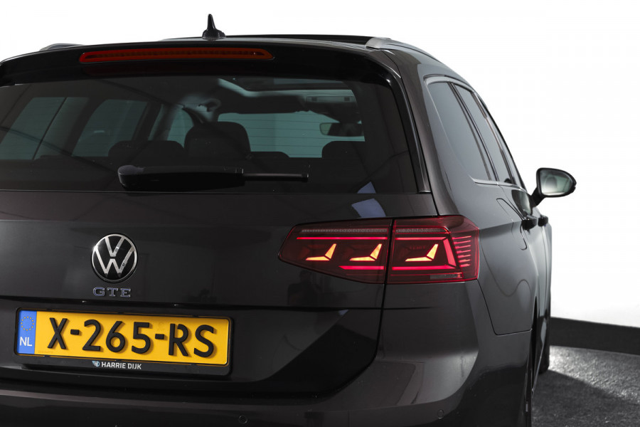 Volkswagen Passat Variant 1.4 TSI PHEV GTE Business Automaat | S/K-Panodak | Adapt. Cruise | Stoel-+Stuurverw. | PDC | 360 Camera | NAV + App. Connect | ECC | Elek. Trekhaak | Elek. Klep | LM 17" |