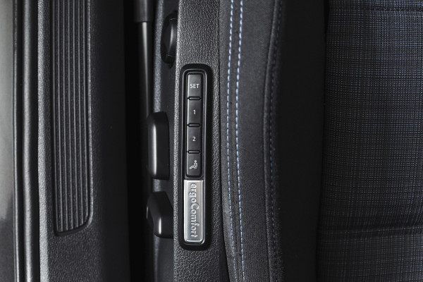 Volkswagen Passat Variant 1.4 TSI PHEV GTE Business Automaat | S/K-Panodak | Adapt. Cruise | Stoel-+Stuurverw. | PDC | 360 Camera | NAV + App. Connect | ECC | Elek. Trekhaak | Elek. Klep | LM 17" |