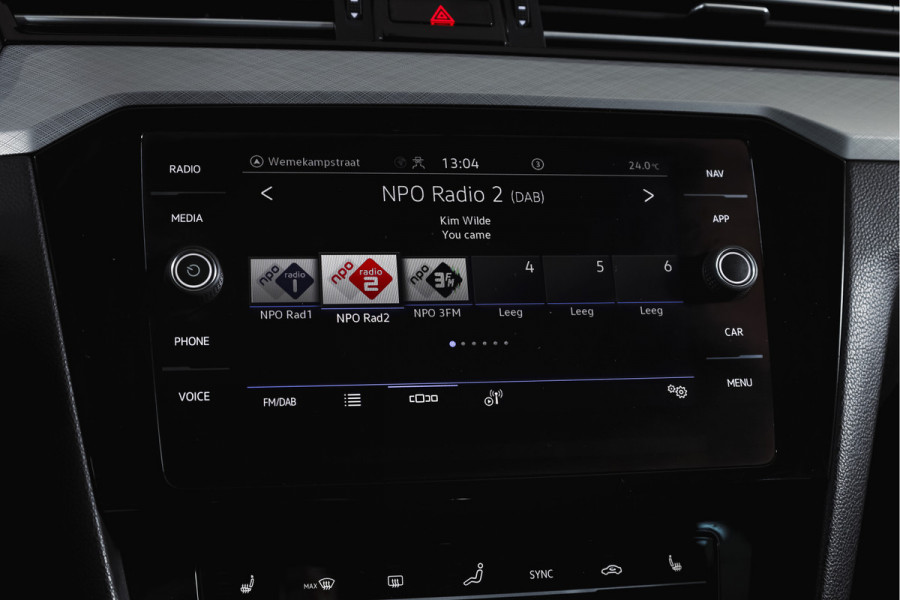 Volkswagen Passat Variant 1.4 TSI PHEV GTE Business Automaat | S/K-Panodak | Adapt. Cruise | Stoel-+Stuurverw. | PDC | 360 Camera | NAV + App. Connect | ECC | Elek. Trekhaak | Elek. Klep | LM 17" |