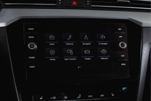 Volkswagen Passat Variant 1.4 TSI PHEV GTE Business Automaat | S/K-Panodak | Adapt. Cruise | Stoel-+Stuurverw. | PDC | 360 Camera | NAV + App. Connect | ECC | Elek. Trekhaak | Elek. Klep | LM 17" |