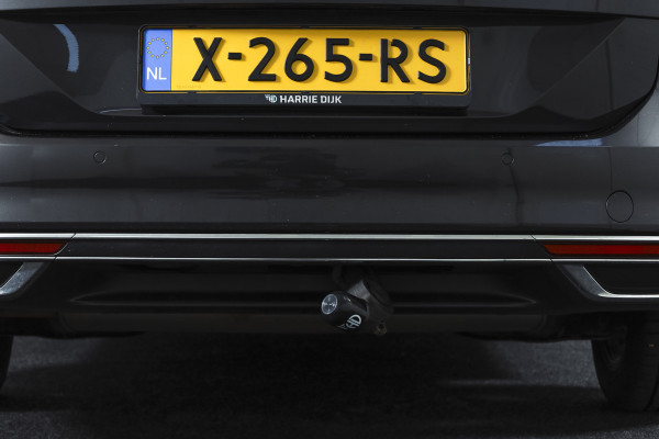 Volkswagen Passat Variant 1.4 TSI PHEV GTE Business Automaat | S/K-Panodak | Adapt. Cruise | Stoel-+Stuurverw. | PDC | 360 Camera | NAV + App. Connect | ECC | Elek. Trekhaak | Elek. Klep | LM 17" |