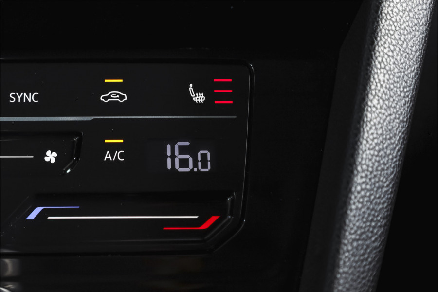 Volkswagen Passat Variant 1.4 TSI PHEV GTE Business Automaat | S/K-Panodak | Adapt. Cruise | Stoel-+Stuurverw. | PDC | 360 Camera | NAV + App. Connect | ECC | Elek. Trekhaak | Elek. Klep | LM 17" |