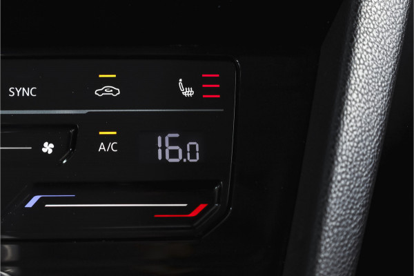 Volkswagen Passat Variant 1.4 TSI PHEV GTE Business Automaat | S/K-Panodak | Adapt. Cruise | Stoel-+Stuurverw. | PDC | 360 Camera | NAV + App. Connect | ECC | Elek. Trekhaak | Elek. Klep | LM 17" |
