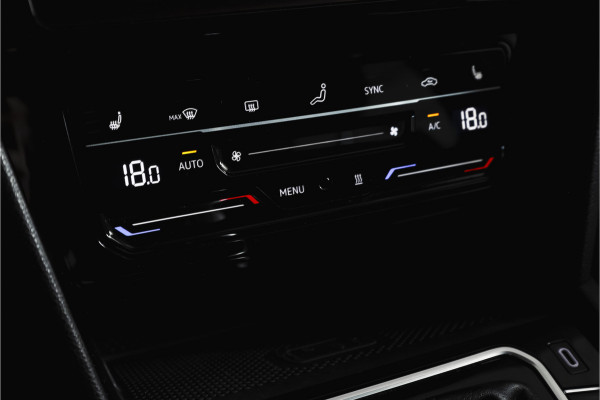 Volkswagen Passat Variant 1.4 TSI PHEV GTE Business Automaat | S/K-Panodak | Adapt. Cruise | Stoel-+Stuurverw. | PDC | 360 Camera | NAV + App. Connect | ECC | Elek. Trekhaak | Elek. Klep | LM 17" |