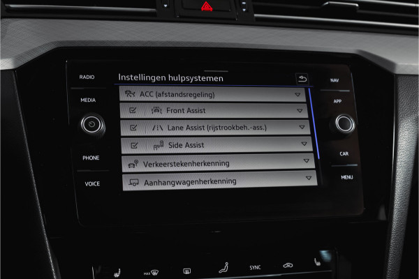 Volkswagen Passat Variant 1.4 TSI PHEV GTE Business Automaat | S/K-Panodak | Adapt. Cruise | Stoel-+Stuurverw. | PDC | 360 Camera | NAV + App. Connect | ECC | Elek. Trekhaak | Elek. Klep | LM 17" |