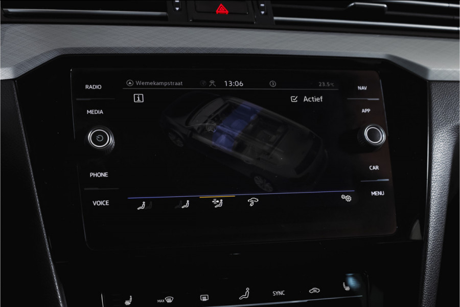 Volkswagen Passat Variant 1.4 TSI PHEV GTE Business Automaat | S/K-Panodak | Adapt. Cruise | Stoel-+Stuurverw. | PDC | 360 Camera | NAV + App. Connect | ECC | Elek. Trekhaak | Elek. Klep | LM 17" |