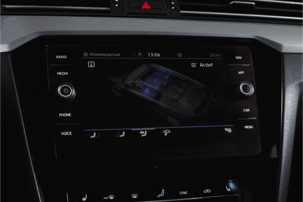 Volkswagen Passat Variant 1.4 TSI PHEV GTE Business Automaat | S/K-Panodak | Adapt. Cruise | Stoel-+Stuurverw. | PDC | 360 Camera | NAV + App. Connect | ECC | Elek. Trekhaak | Elek. Klep | LM 17" |