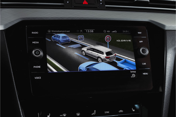 Volkswagen Passat Variant 1.4 TSI PHEV GTE Business Automaat | S/K-Panodak | Adapt. Cruise | Stoel-+Stuurverw. | PDC | 360 Camera | NAV + App. Connect | ECC | Elek. Trekhaak | Elek. Klep | LM 17" |