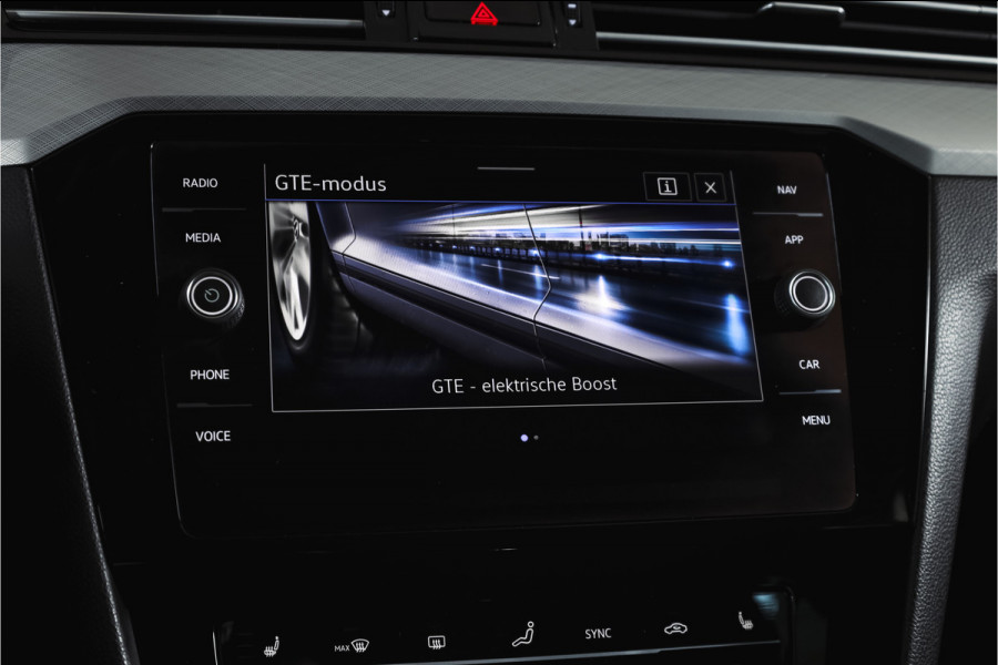 Volkswagen Passat Variant 1.4 TSI PHEV GTE Business Automaat | S/K-Panodak | Adapt. Cruise | Stoel-+Stuurverw. | PDC | 360 Camera | NAV + App. Connect | ECC | Elek. Trekhaak | Elek. Klep | LM 17" |