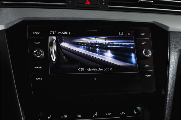 Volkswagen Passat Variant 1.4 TSI PHEV GTE Business Automaat | S/K-Panodak | Adapt. Cruise | Stoel-+Stuurverw. | PDC | 360 Camera | NAV + App. Connect | ECC | Elek. Trekhaak | Elek. Klep | LM 17" |