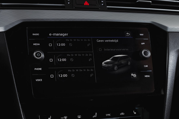 Volkswagen Passat Variant 1.4 TSI PHEV GTE Business Automaat | S/K-Panodak | Adapt. Cruise | Stoel-+Stuurverw. | PDC | 360 Camera | NAV + App. Connect | ECC | Elek. Trekhaak | Elek. Klep | LM 17" |
