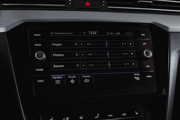 Volkswagen Passat Variant 1.4 TSI PHEV GTE Business Automaat | S/K-Panodak | Adapt. Cruise | Stoel-+Stuurverw. | PDC | 360 Camera | NAV + App. Connect | ECC | Elek. Trekhaak | Elek. Klep | LM 17" |