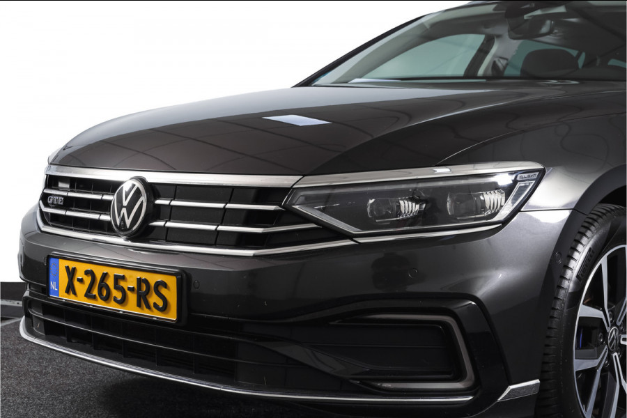 Volkswagen Passat Variant 1.4 TSI PHEV GTE Business Automaat | S/K-Panodak | Adapt. Cruise | Stoel-+Stuurverw. | PDC | 360 Camera | NAV + App. Connect | ECC | Elek. Trekhaak | Elek. Klep | LM 17" |
