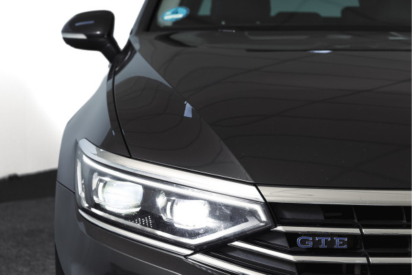 Volkswagen Passat Variant 1.4 TSI PHEV GTE Business Automaat | S/K-Panodak | Adapt. Cruise | Stoel-+Stuurverw. | PDC | 360 Camera | NAV + App. Connect | ECC | Elek. Trekhaak | Elek. Klep | LM 17" |