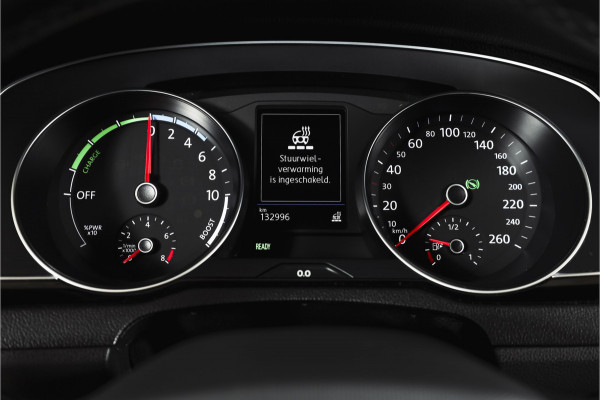Volkswagen Passat Variant 1.4 TSI PHEV GTE Business Automaat | S/K-Panodak | Adapt. Cruise | Stoel-+Stuurverw. | PDC | 360 Camera | NAV + App. Connect | ECC | Elek. Trekhaak | Elek. Klep | LM 17" |