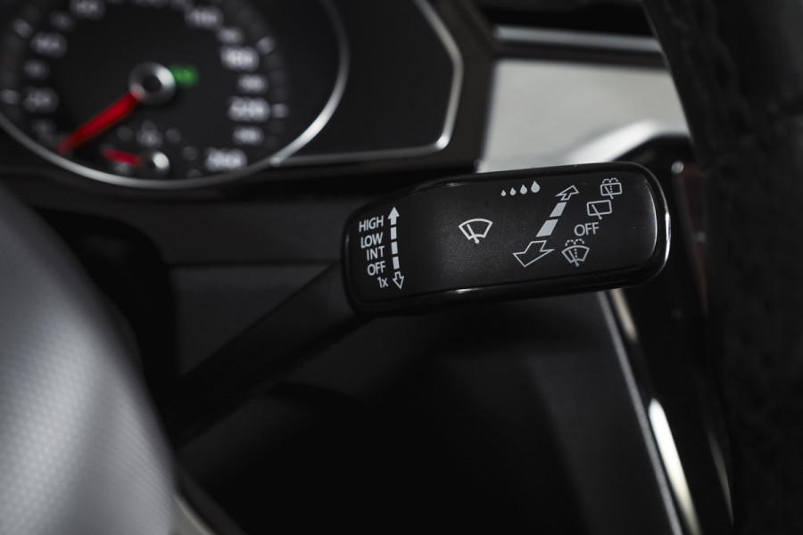 Volkswagen Passat Variant 1.4 TSI PHEV GTE Business Automaat | S/K-Panodak | Adapt. Cruise | Stoel-+Stuurverw. | PDC | 360 Camera | NAV + App. Connect | ECC | Elek. Trekhaak | Elek. Klep | LM 17" |