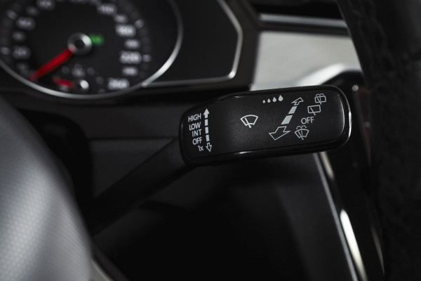 Volkswagen Passat Variant 1.4 TSI PHEV GTE Business Automaat | S/K-Panodak | Adapt. Cruise | Stoel-+Stuurverw. | PDC | 360 Camera | NAV + App. Connect | ECC | Elek. Trekhaak | Elek. Klep | LM 17" |