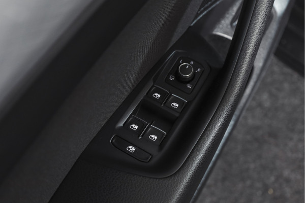 Volkswagen Passat Variant 1.4 TSI PHEV GTE Business Automaat | S/K-Panodak | Adapt. Cruise | Stoel-+Stuurverw. | PDC | 360 Camera | NAV + App. Connect | ECC | Elek. Trekhaak | Elek. Klep | LM 17" |