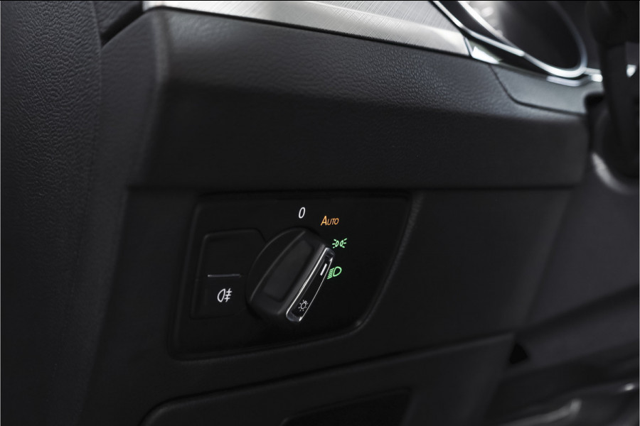 Volkswagen Passat Variant 1.4 TSI PHEV GTE Business Automaat | S/K-Panodak | Adapt. Cruise | Stoel-+Stuurverw. | PDC | 360 Camera | NAV + App. Connect | ECC | Elek. Trekhaak | Elek. Klep | LM 17" |