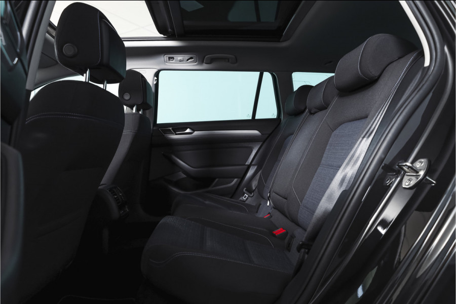 Volkswagen Passat Variant 1.4 TSI PHEV GTE Business Automaat | S/K-Panodak | Adapt. Cruise | Stoel-+Stuurverw. | PDC | 360 Camera | NAV + App. Connect | ECC | Elek. Trekhaak | Elek. Klep | LM 17" |