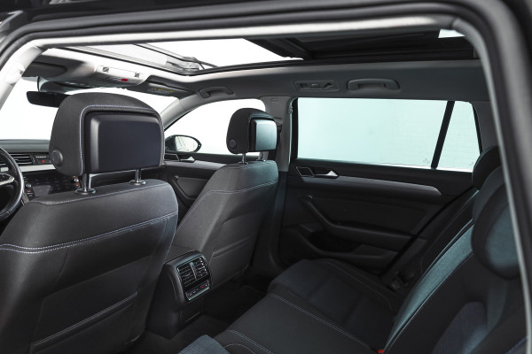 Volkswagen Passat Variant 1.4 TSI PHEV GTE Business Automaat | S/K-Panodak | Adapt. Cruise | Stoel-+Stuurverw. | PDC | 360 Camera | NAV + App. Connect | ECC | Elek. Trekhaak | Elek. Klep | LM 17" |