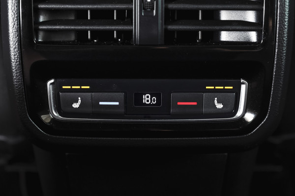 Volkswagen Passat Variant 1.4 TSI PHEV GTE Business Automaat | S/K-Panodak | Adapt. Cruise | Stoel-+Stuurverw. | PDC | 360 Camera | NAV + App. Connect | ECC | Elek. Trekhaak | Elek. Klep | LM 17" |