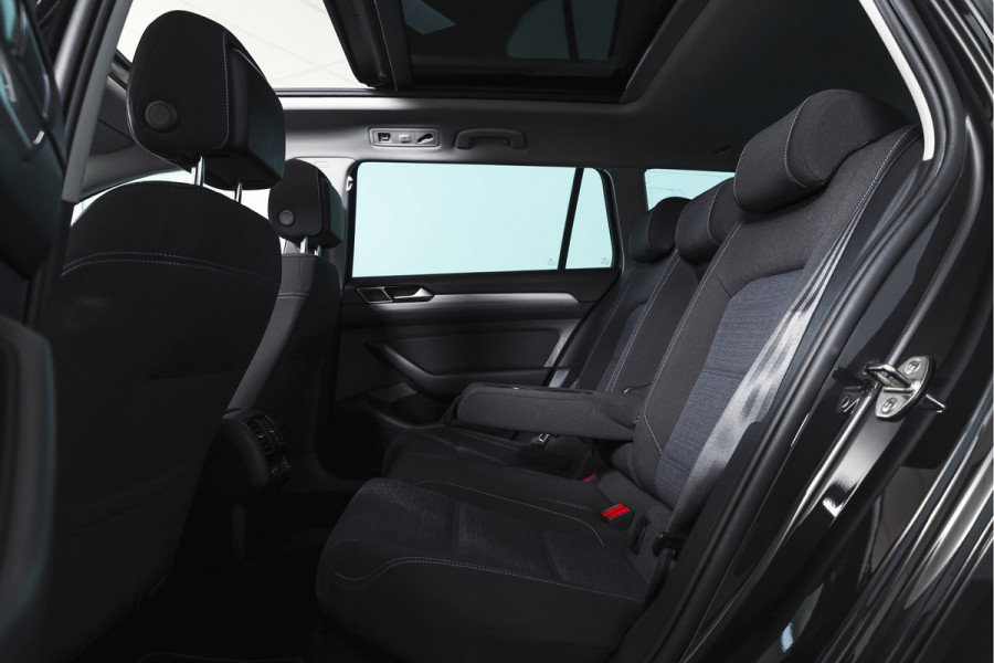 Volkswagen Passat Variant 1.4 TSI PHEV GTE Business Automaat | S/K-Panodak | Adapt. Cruise | Stoel-+Stuurverw. | PDC | 360 Camera | NAV + App. Connect | ECC | Elek. Trekhaak | Elek. Klep | LM 17" |