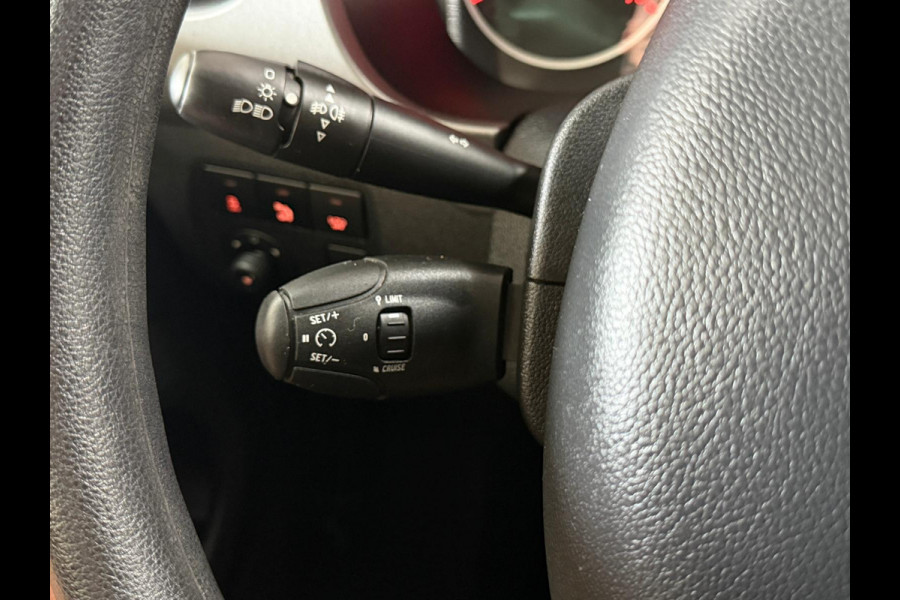 Peugeot Partner Tepee 1.2 PureTech Allure | Navigatie | Trekhaak | Distrb vernieuwd.